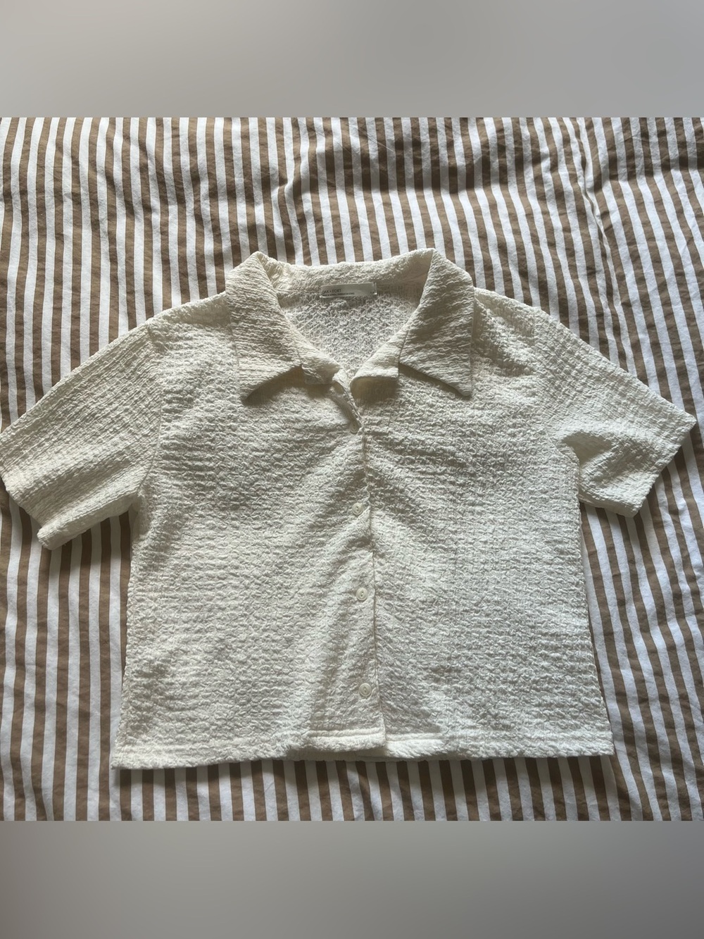 Short Sleeve Crinkle Button-up - Picture 4 of 8